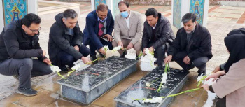 غبارروبی مزار شهدای گمنام دانشگاه کردستان توسط کارکنان جهاددانشگاهی کردستان